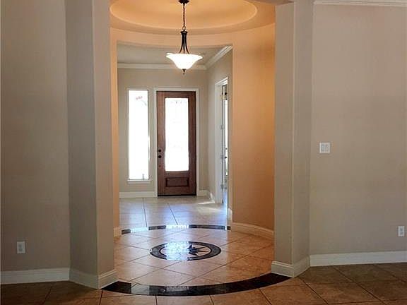 3rd image of 401 Autumn Bend Ln