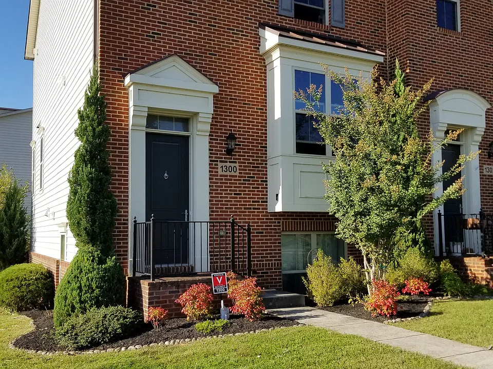 1300 Autumn Brook Ave