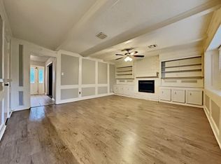 5803 Theall Rd, Houston, TX 77066