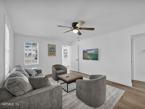 4th image of 1002 1ST Avenue S