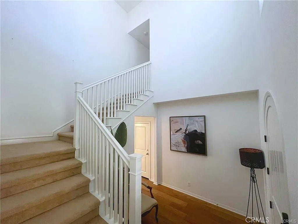 3 bed, 2.5 bath, 1868 sqft, $5,950 — Photo 4