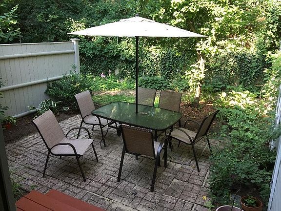 3rd image of 31 Greenridge Ln