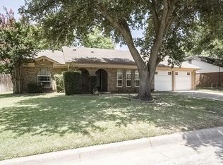 2704 Glassboro Cir, Arlington, TX 76015
