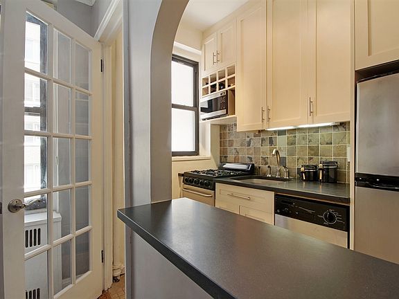 2nd image of 125 W 96th St APT 4H