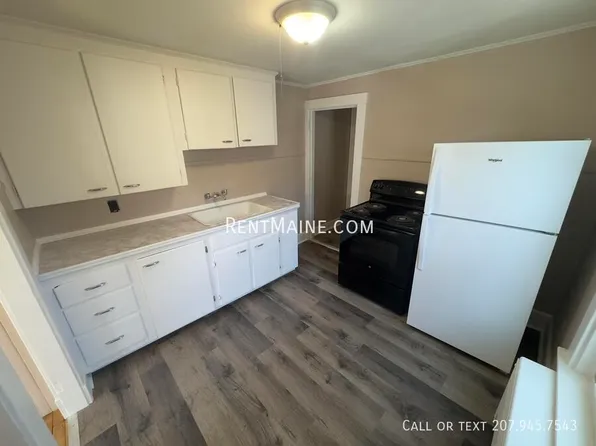 145 Essex St APT B, Bangor, ME 04401