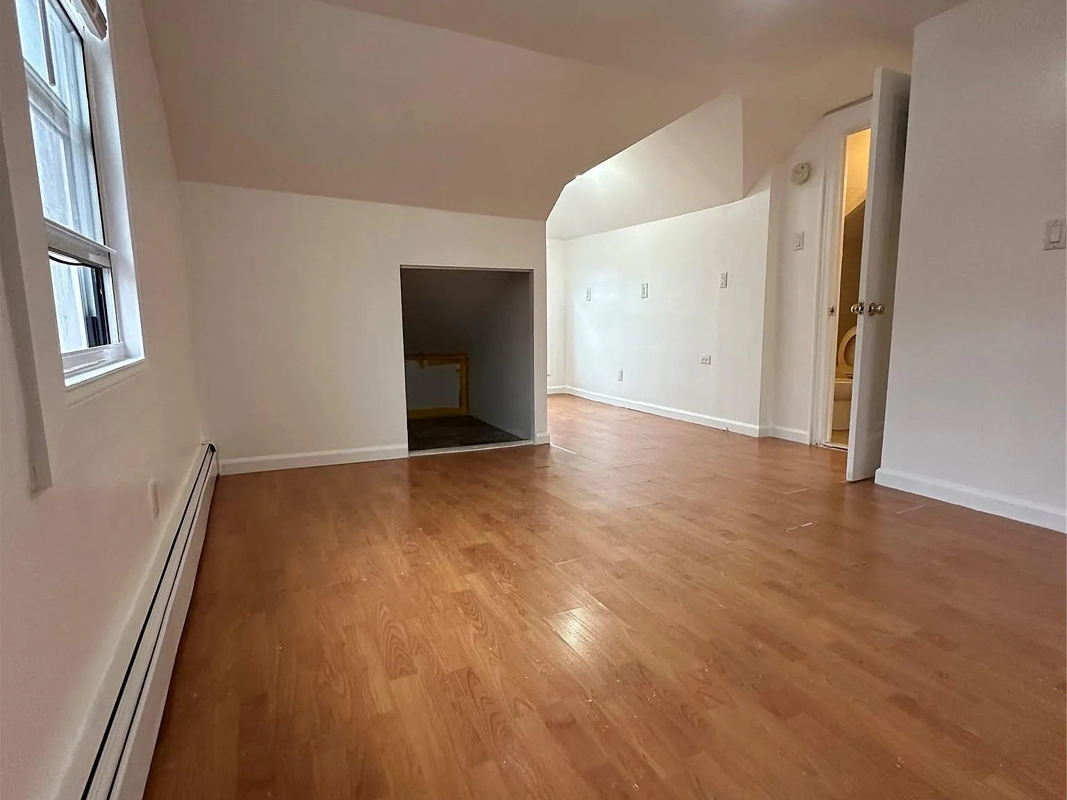 3 bed, 2.0 bath, 1820 sqft, $2,550 — Photo 3