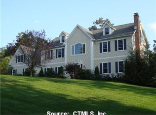 32 Pearl St, Newtown, CT 06470