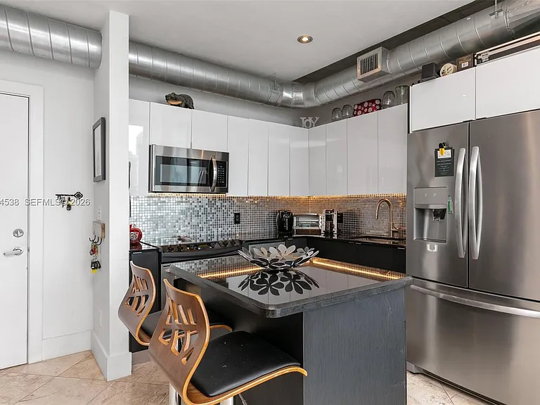690 SW 1st Ct #Penthouse II17 — Photo 10