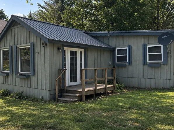 21 Brook Ln, Becket, MA 01223