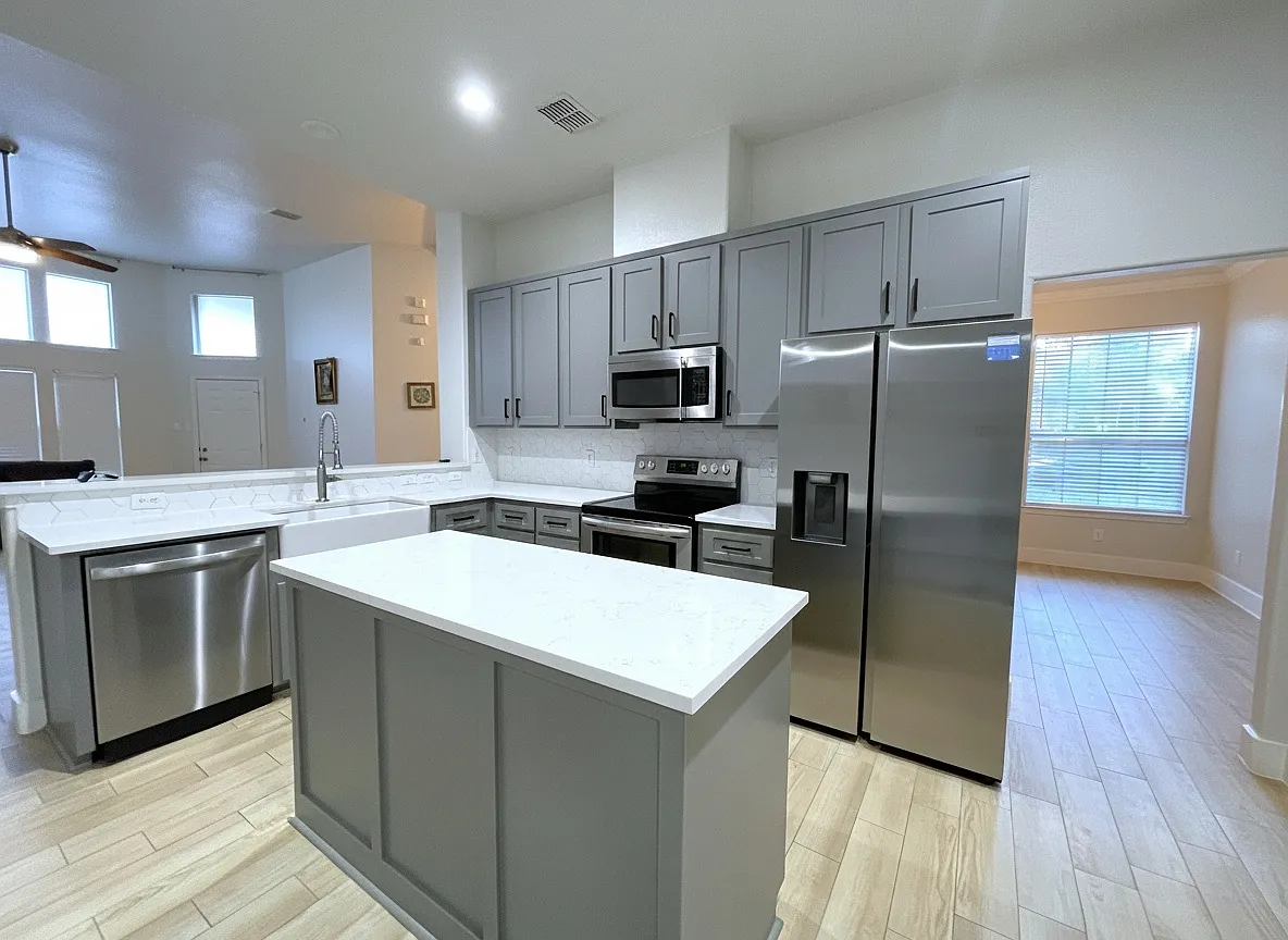 3 bed, 2097 sqft, $2,900 — Photo 3