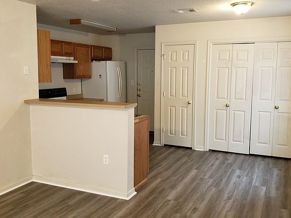 5th image of 811D Industrial Ave #D