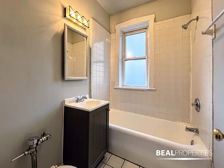 511 West Melrose — Photo 8