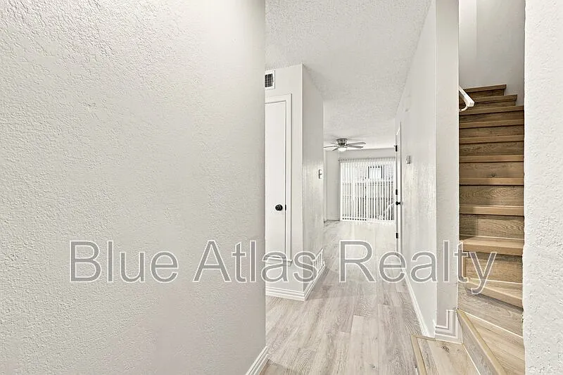 2 bed, 1.5 bath, 1082 sqft, $1,250 — Photo 3