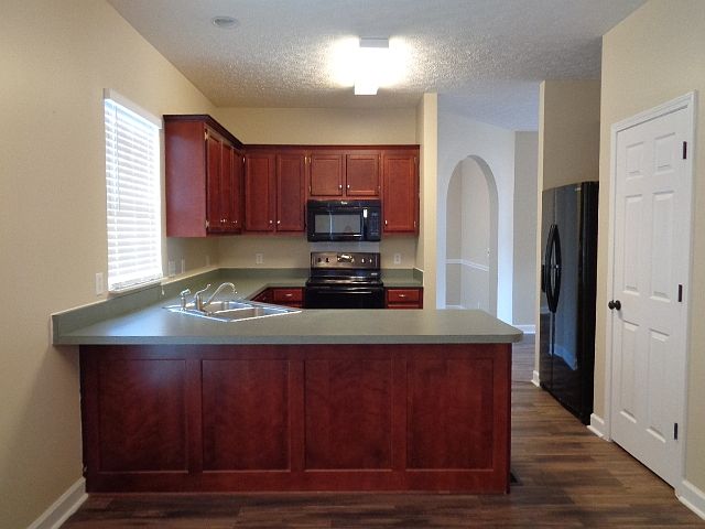 2nd image of 102 Fairgrove Cir #0
