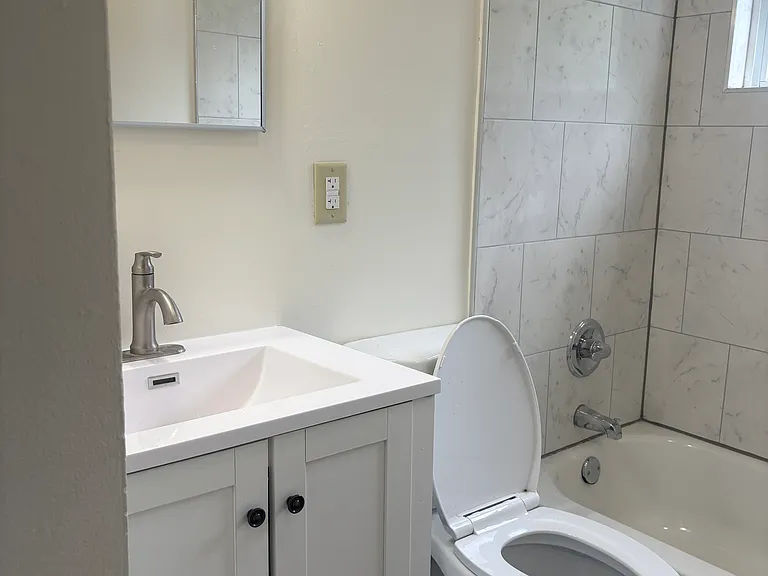 4173 Powell Ave — Photo 10