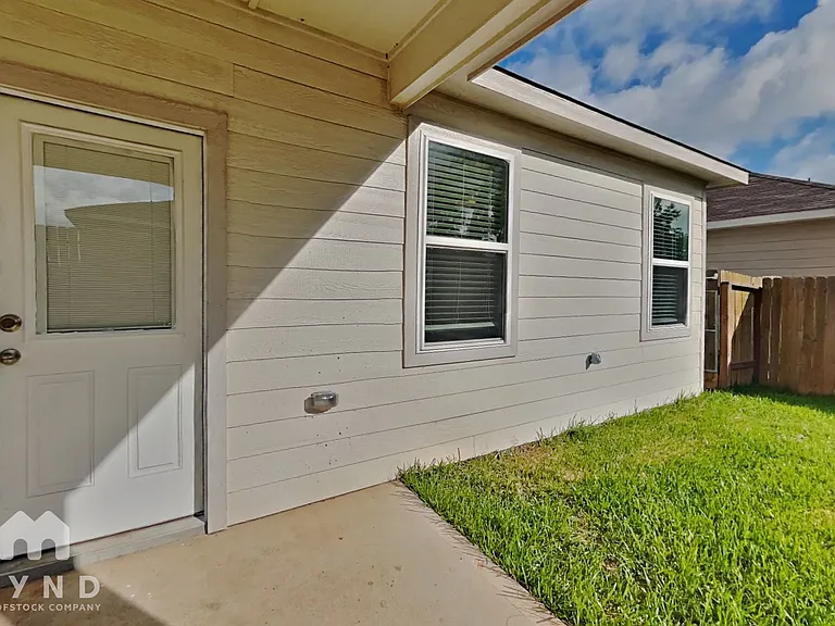15468 Maple Terrace Dr — Photo 17