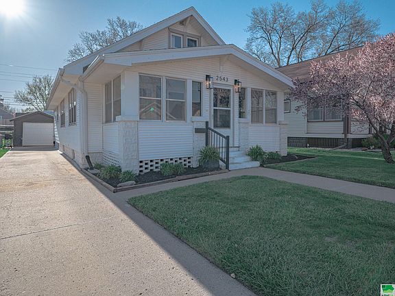 2nd image of 2543 S Palmetto St