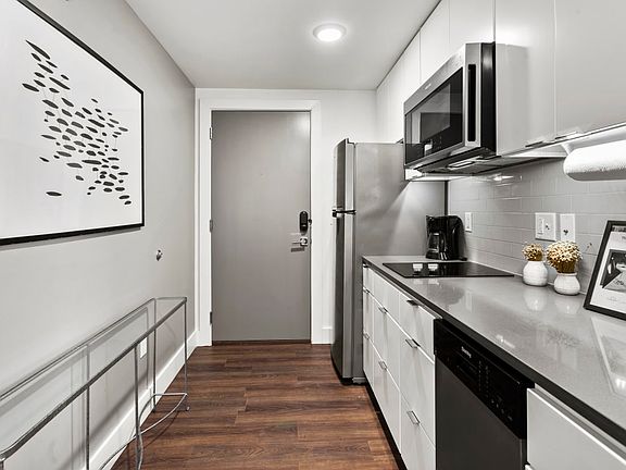 3rd image of 3835 Main St Unit 309