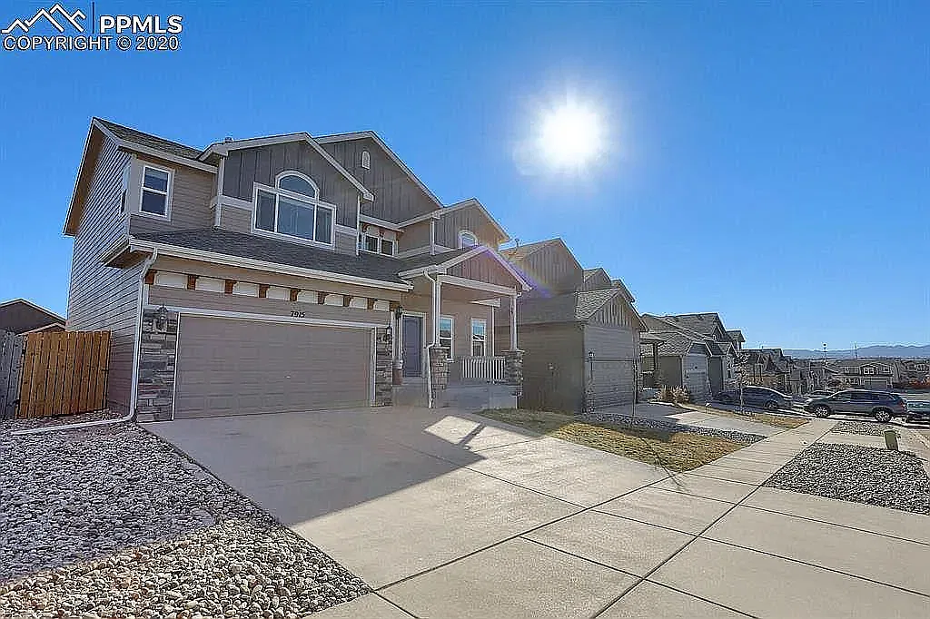 4 bed, 2.5 bath, 3132 sqft, $2,545 — Photo 2