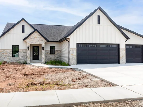 2584 N Stellita Cir, De Pere, WI 54115