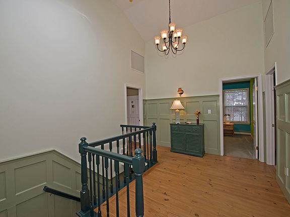 5th image of 34 Pine St