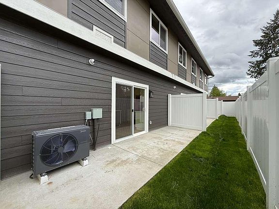 4th image of 3925 E 32nd Ave #2