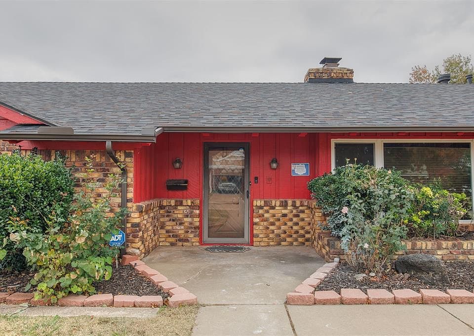 1st image of 636 SW 40th Ter