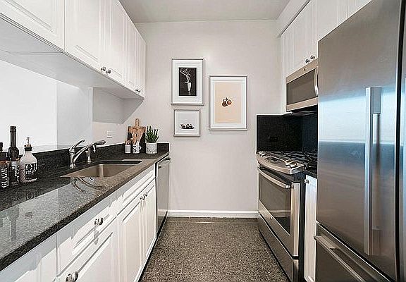 5th image of 240 E 39th St APT 32E