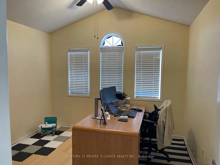57 Fallstar Cres — Photo 10
