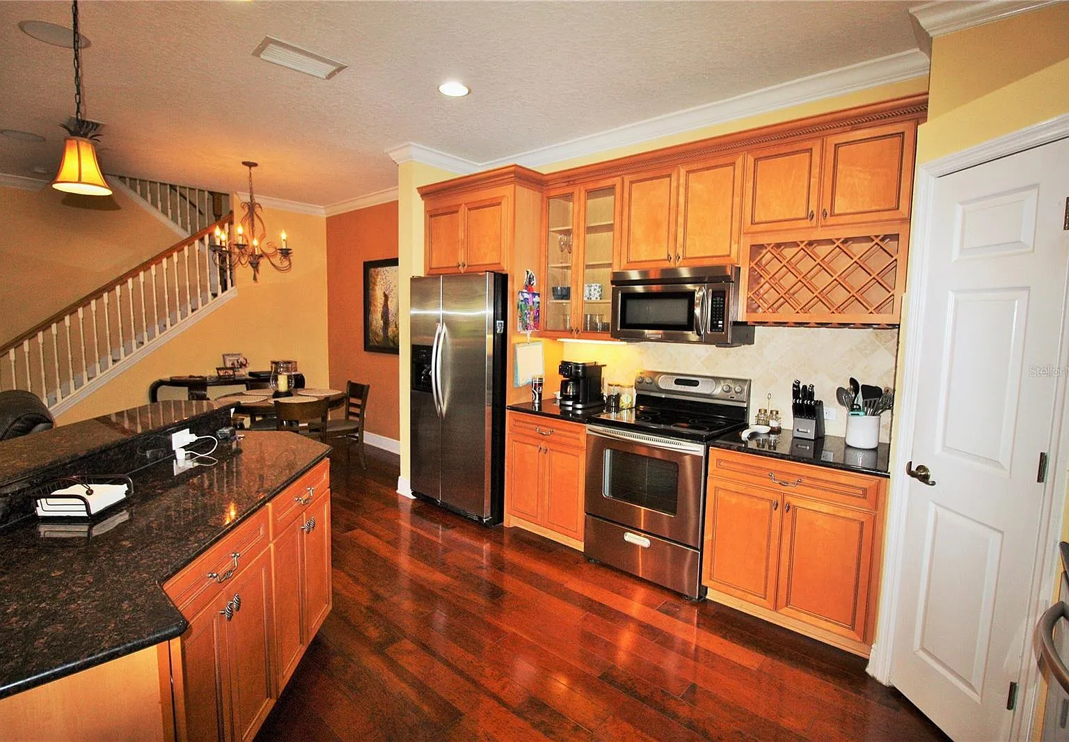 Gonzalez Placements - 1397... — Photo 2