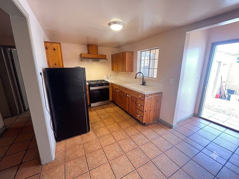 1st image of 728 Glenoaks Blvd