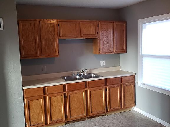 3rd image of 4512 Walker Ave