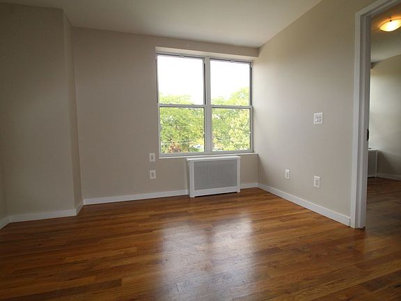 3rd image of 4459 Richardson Ave #2C