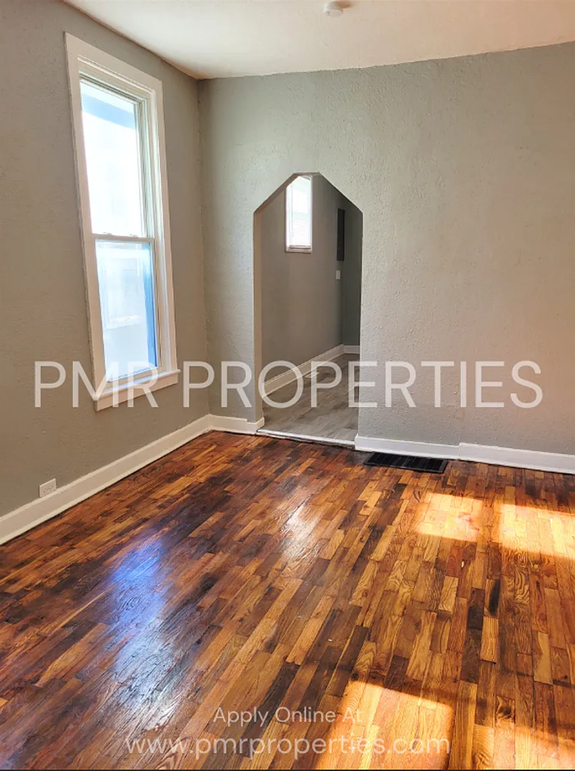1 Bedroom / 1 Bathroom House — Photo 3