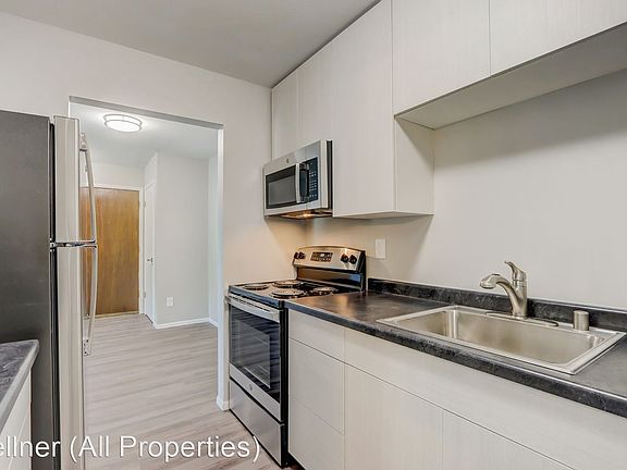 4th image of 811 W Grange Ave #104