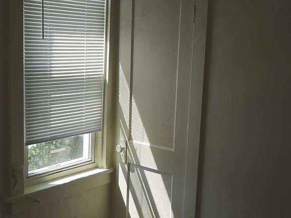 5th image of 1119 Johnston St APT 3
