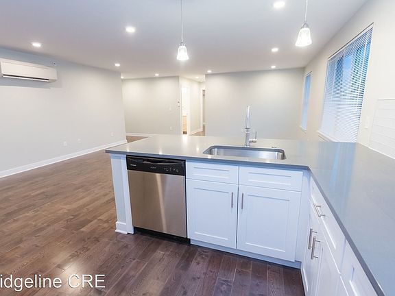 4th image of 1228 W College Ave Unit 8