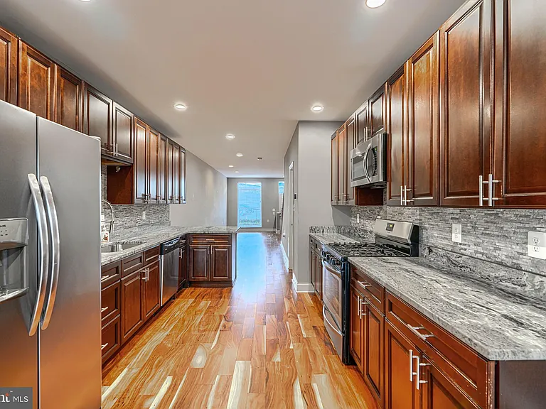 1620 E Clement St — Photo 11