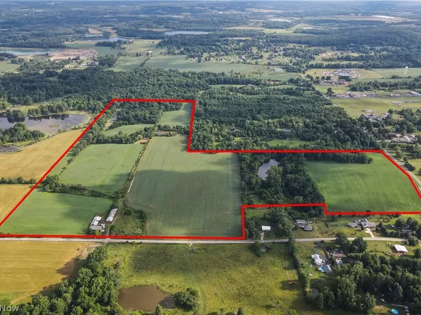 3527 Lake Rockwell Rd, Ravenna, OH 44266
