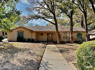 13 Devonshire Dr, Bedford, TX 76021