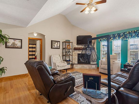 4th image of 3186 N Nixon Avenue