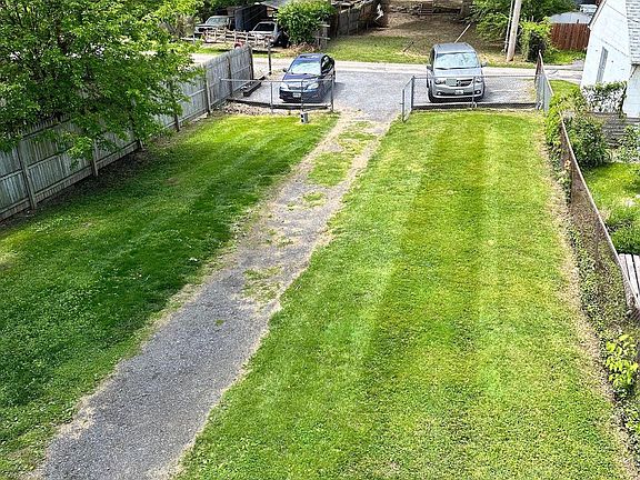4th image of 803 Woodland Way