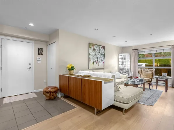 3750 Edgemont Blvd #104, North Vancouver, BC V7R 2P8