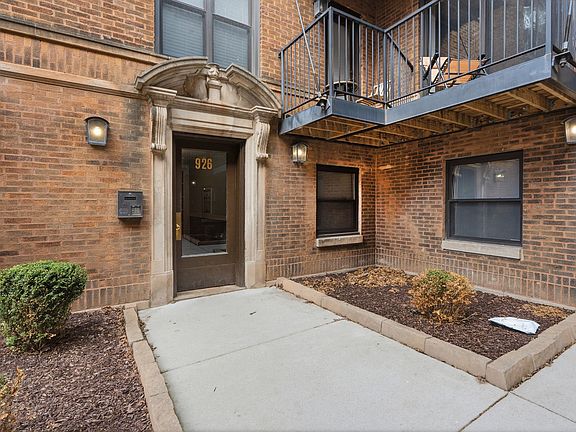 2nd image of 920 W Oakdale Ave #236