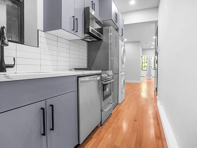 323 E 93rd St #4W — Photo 1