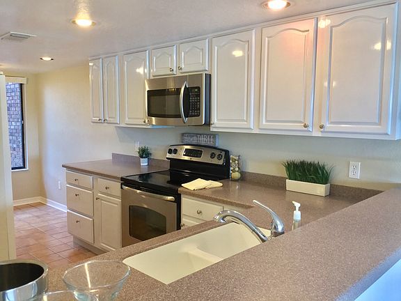 2nd image of 3926 Villas Green Cir