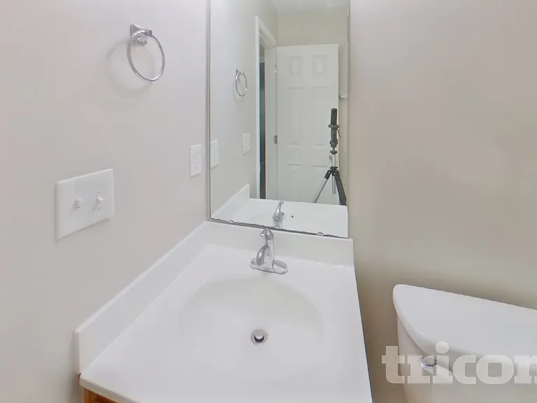 562 Chisolm Way — Photo 14
