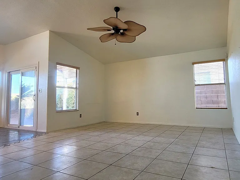 2632 Ironside Dr — Photo 11