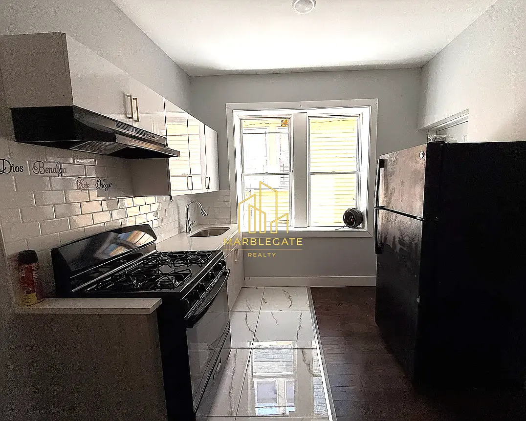 3 bed, 1050 sqft, $2,095 — Photo 2