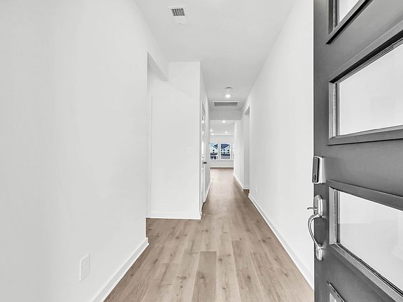 4th image of 2364 Woodmeadow Dr